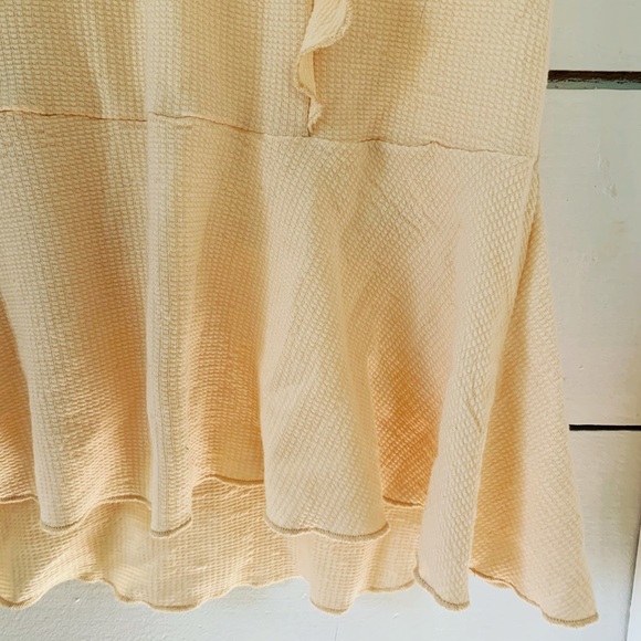 Peach 🍑 Ruffle and Lace Top by 🇺🇸 American Rag - Women’s Medium ♥️🍁 - Picture 5 of 6